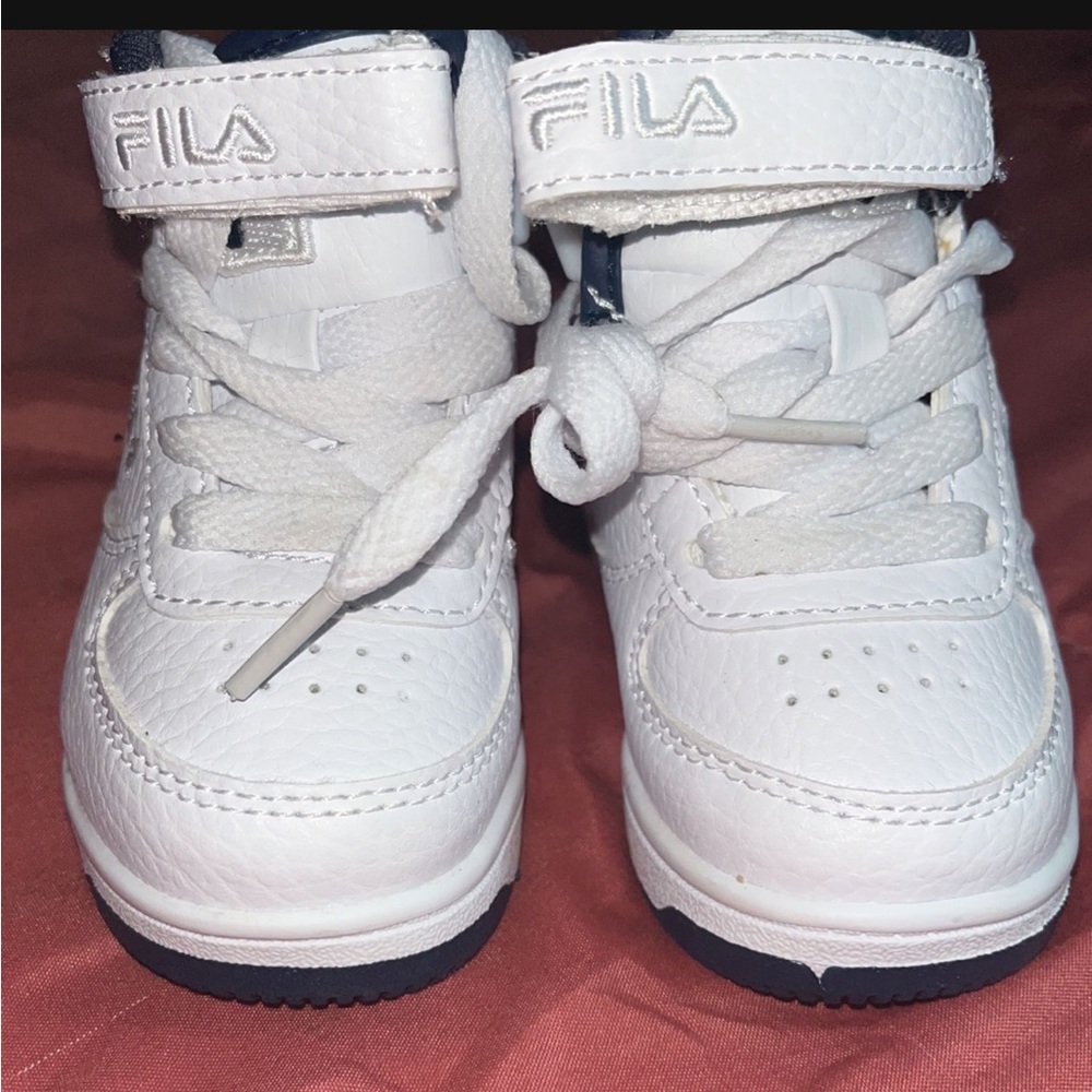 Black White and Navy Blue Fila 4C